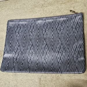 3/$25 Madewell 'The Leather Pouch' Clutch in Geometric Gray OS